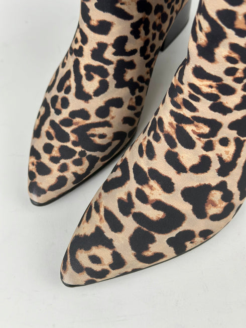 Lucky Leopar Desen Bot 🖤